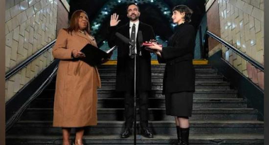 නිව්යෝක් නුවර නගරාධිපති දිවුරුම් දෙයි...